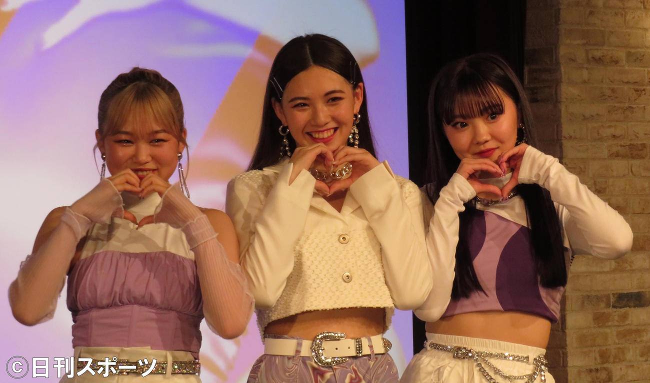 有観客で初の有料イベントを行ったiScream。左からYUNA、RUI、HINATA