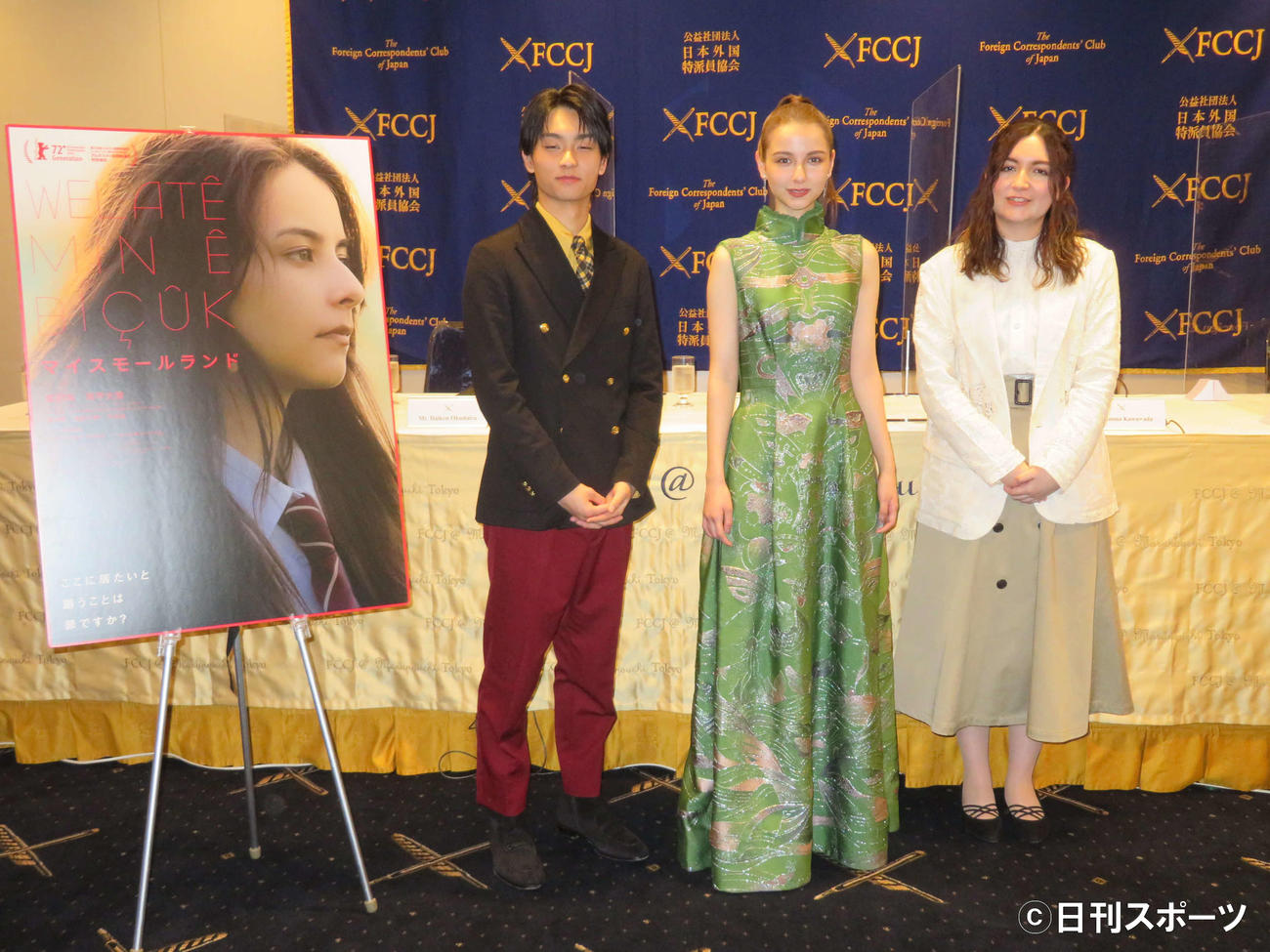 日本外国特派員協会で行われた映画「マイスモールランド」会見に出席した、左から奥平大兼、嵐莉菜、川和田恵真監督（撮影・村上幸将）
