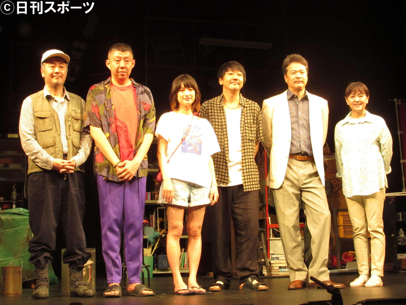 赤堀雅秋プロデュース「ケダモノ」初日前会見に出席した、左から赤堀雅秋、荒川良々、門脇麦、大森南朋、田中哲司、あめくみちこ（撮影・加藤理沙）