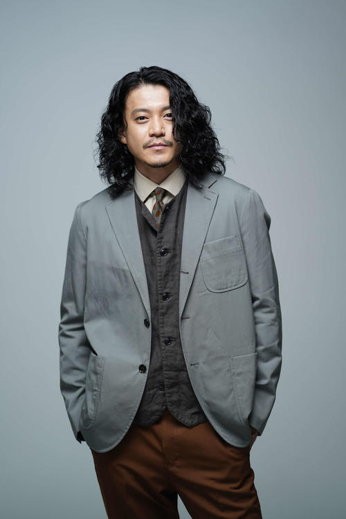 主演の小栗旬