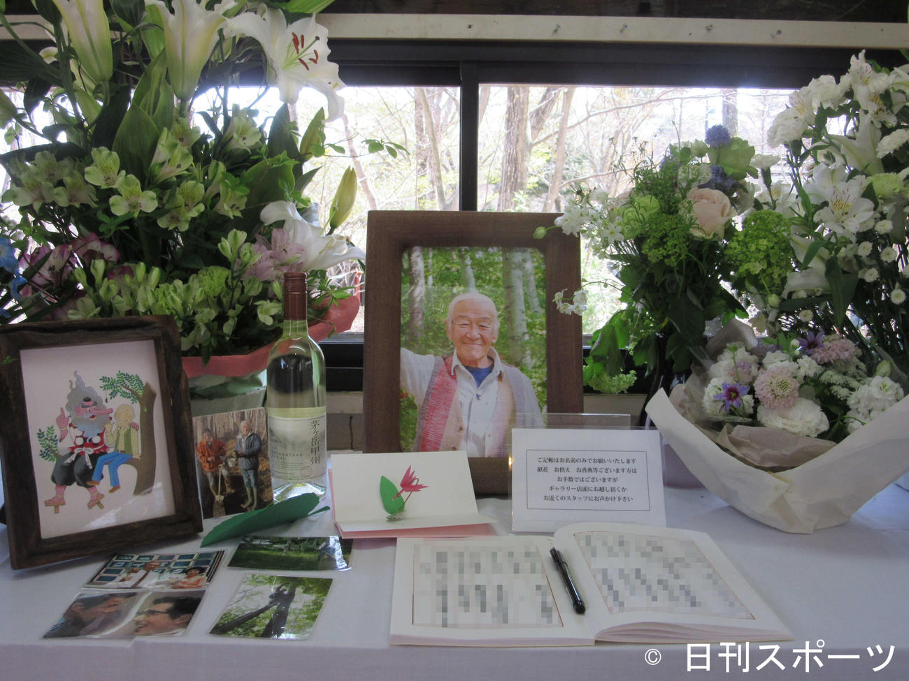 八ケ岳倶楽部に設けられた、柳生博さんの祭壇（撮影・加藤理沙）※一部加工