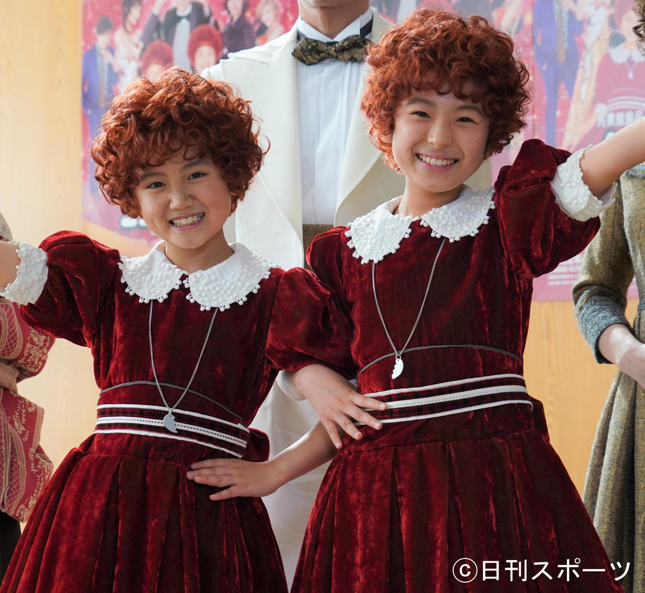 ミュージカル「アニー」の初日前会見に出席した山崎杏（左）と山本花帆（撮影・佐藤成）