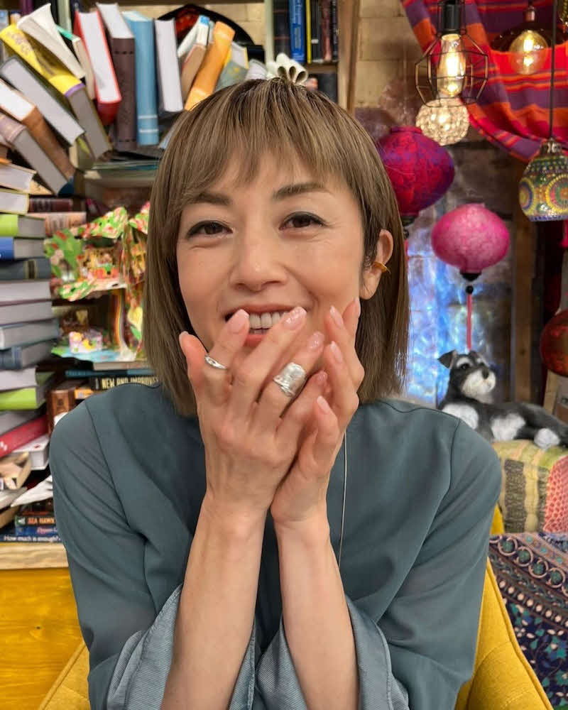 ヘアカラーを金髪にした写真をブログにアップした高岡早紀