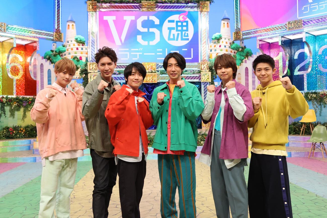 フジテレビ系「VS嵐　グラデーション」の収録に臨んだ（左から）浮所飛貴、藤井流星、風間俊介、相葉雅紀、佐藤勝利、岸優太