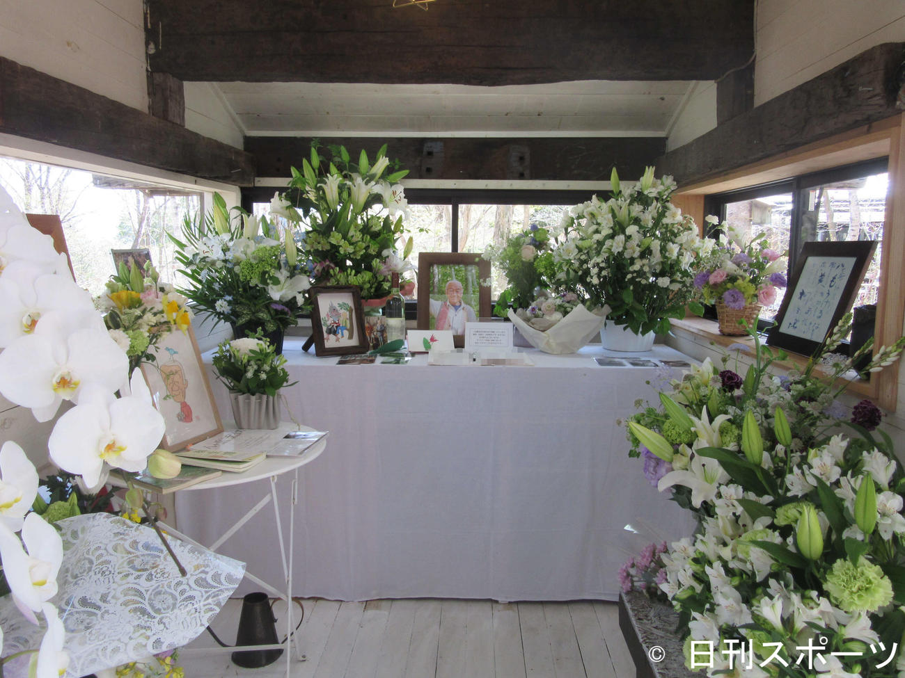 八ヶ岳倶楽部に設けられた、柳生博さんの祭壇（撮影・加藤理沙）※一部加工