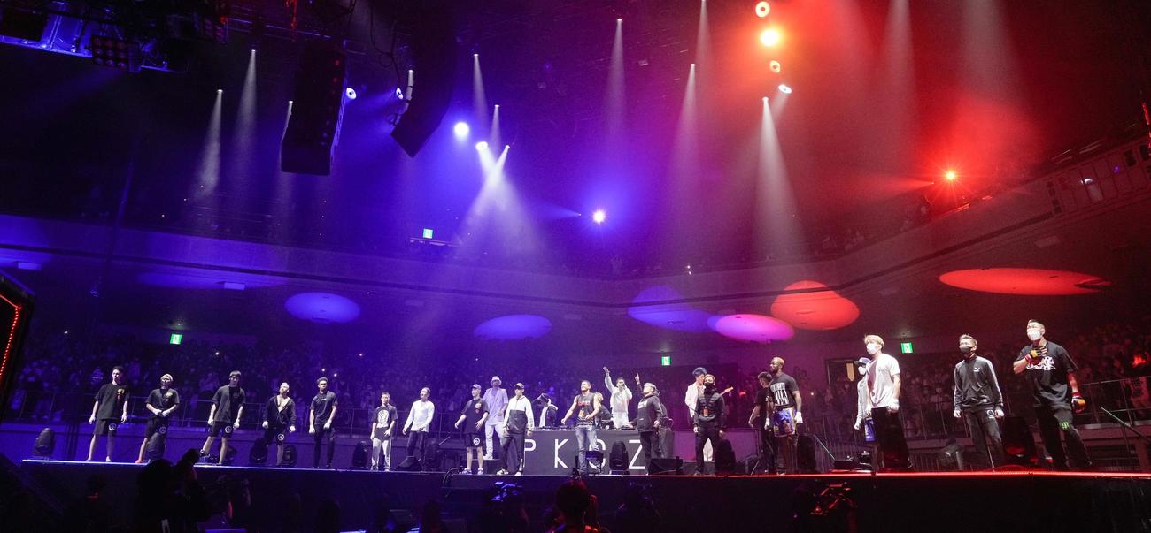 LDHの格闘技イベント「POUND STORM」のオープニングに登場した出場選手たち