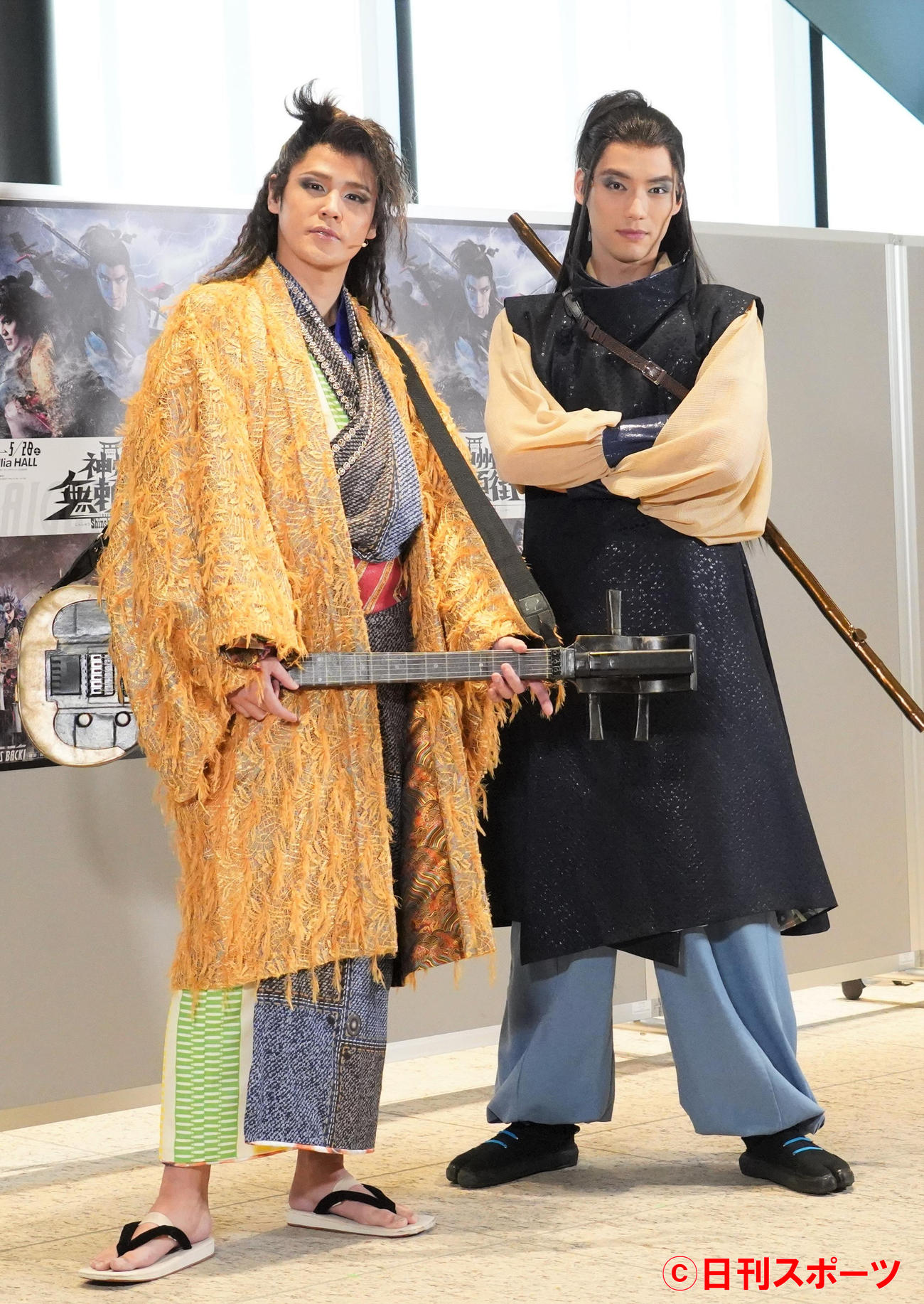 2022年劇団☆新感線42周年興行・春公演「いのうえ歌舞伎『神州無頼』」開幕前取材会を行った宮野真守（左）と福士蒼汰（撮影・佐藤成）