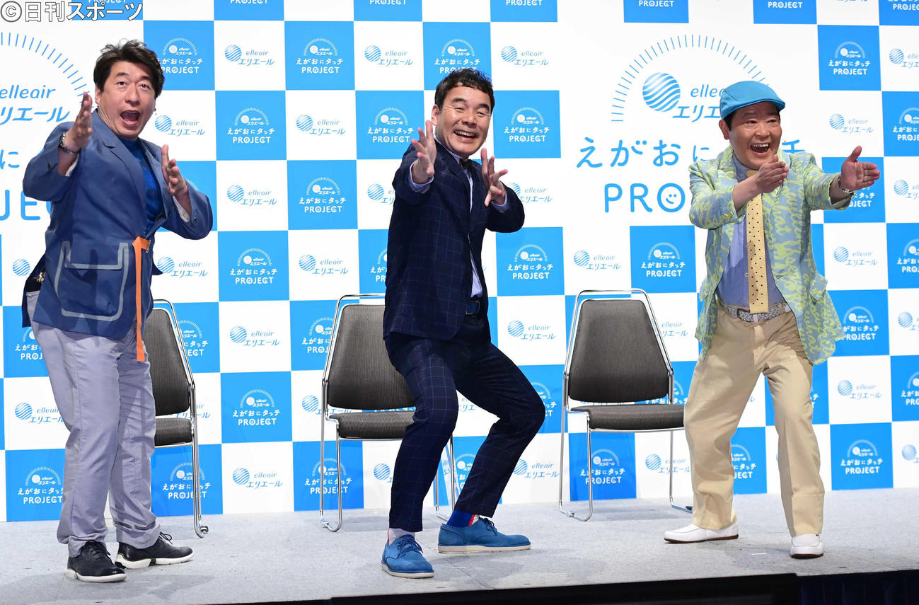 エリエール「えがおにタッチPROJECT」記者発表会に臨むダチョウ倶楽部の、左から寺門ジモン、肥後克広、上島竜兵（撮影・小沢裕）