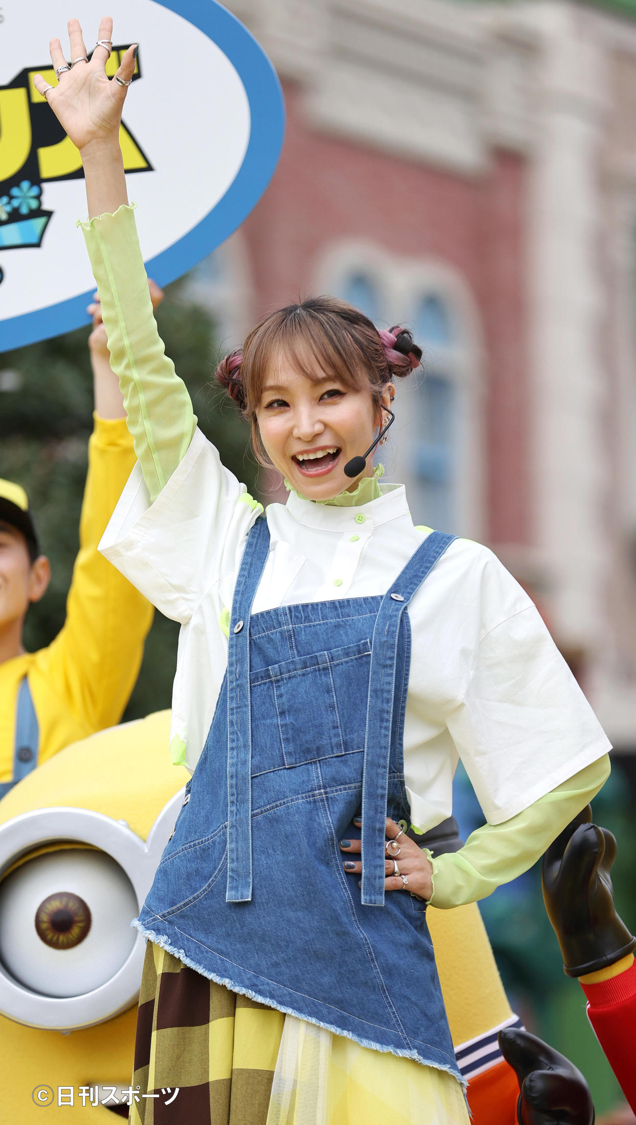 「ミニオン・パーク」オープン5周年アニバーサリー・イベントで盛り上がるLiSA（撮影・上山淳一）