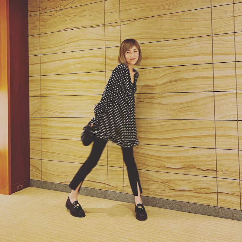 私服コーデを公開した高岡早紀