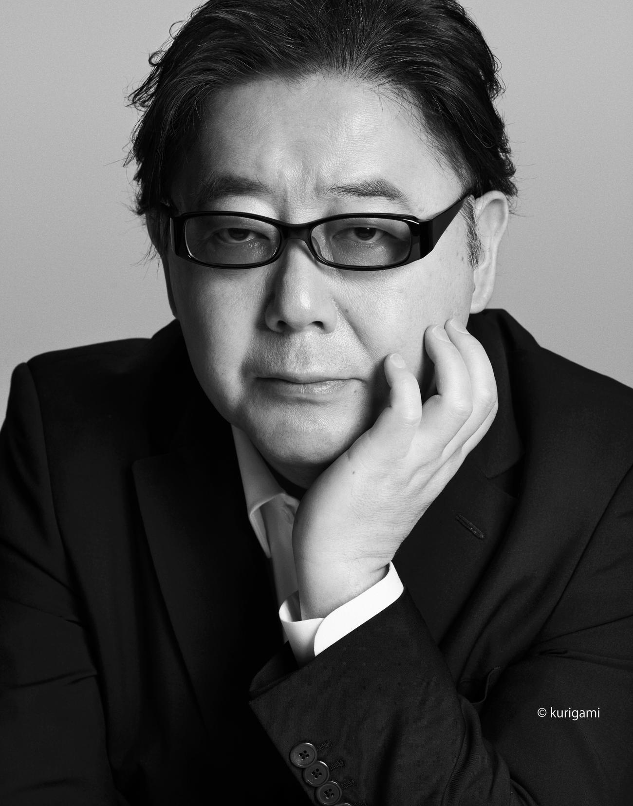 紫綬褒章に選ばれた秋元康氏