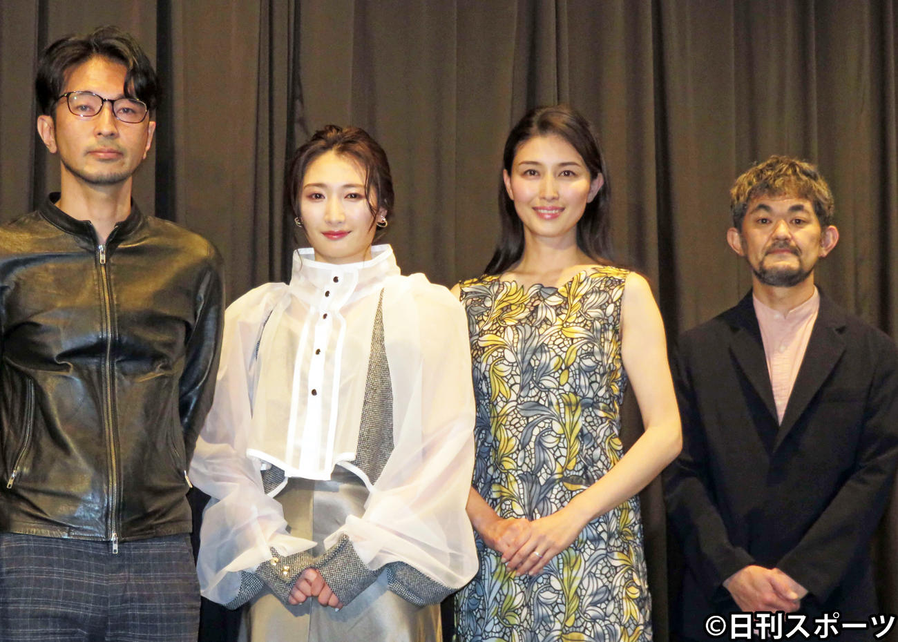 映画「Sexual　Drive」の初日舞台あいさつ。左から吉田浩太監督、武田梨奈、橋本マナミ、芹澤興人