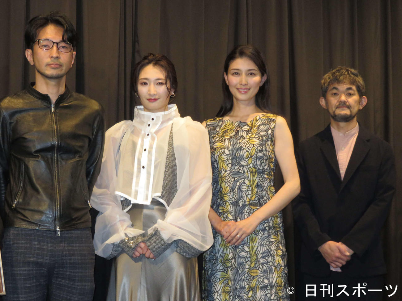 映画「Sexual Drive」の初日舞台あいさつ。左から吉田浩太監督、武田梨奈、橋本マナミ、芹澤興人