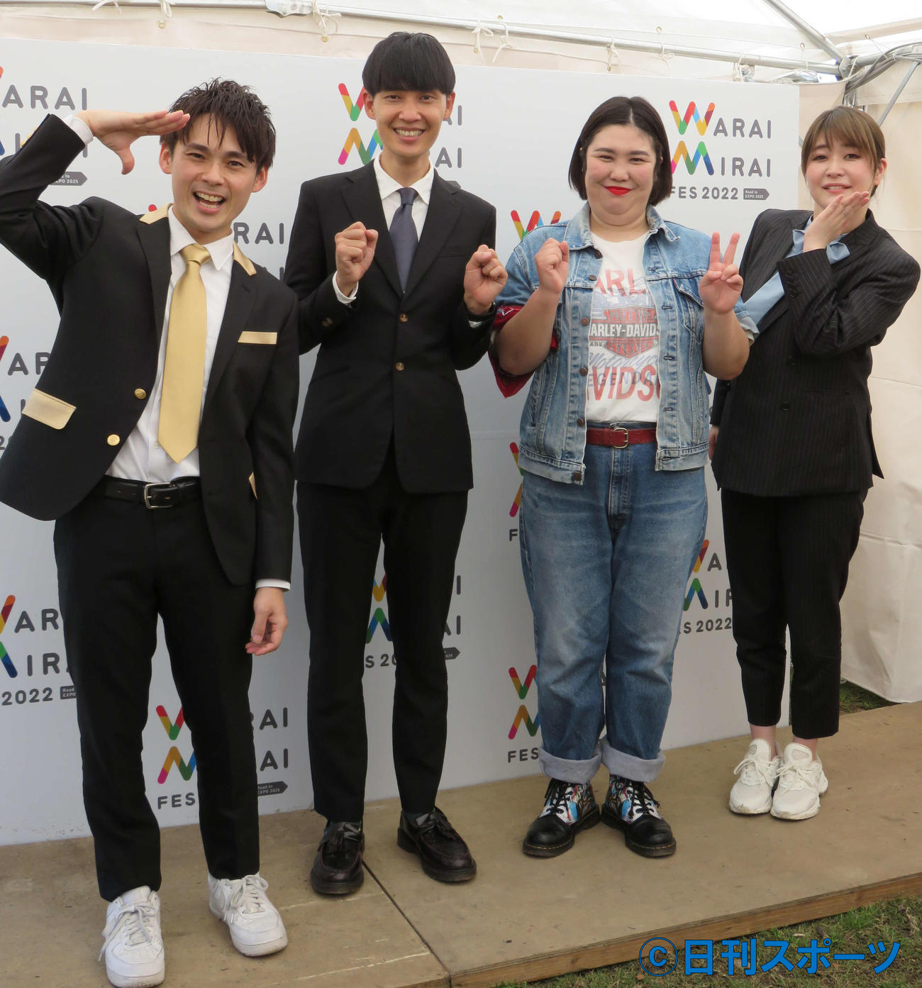 SDGsネタステージ出演後、取材に応じた（左から）祗園木崎、桜井、紅しょうが熊元、稲田（撮影・村上久美子）