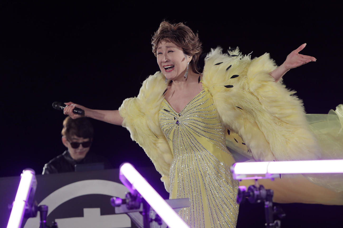 長野・諏訪湖で「小林幸子×よみぃSPECIAL花火ライブ」に出演した小林幸子（C)ニコニコ超会議2022