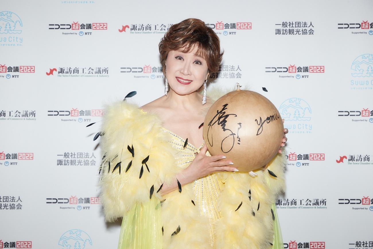 長野・諏訪湖で「小林幸子×よみぃSPECIAL花火ライブ」に出演した小林幸子（C)ニコニコ超会議2022
