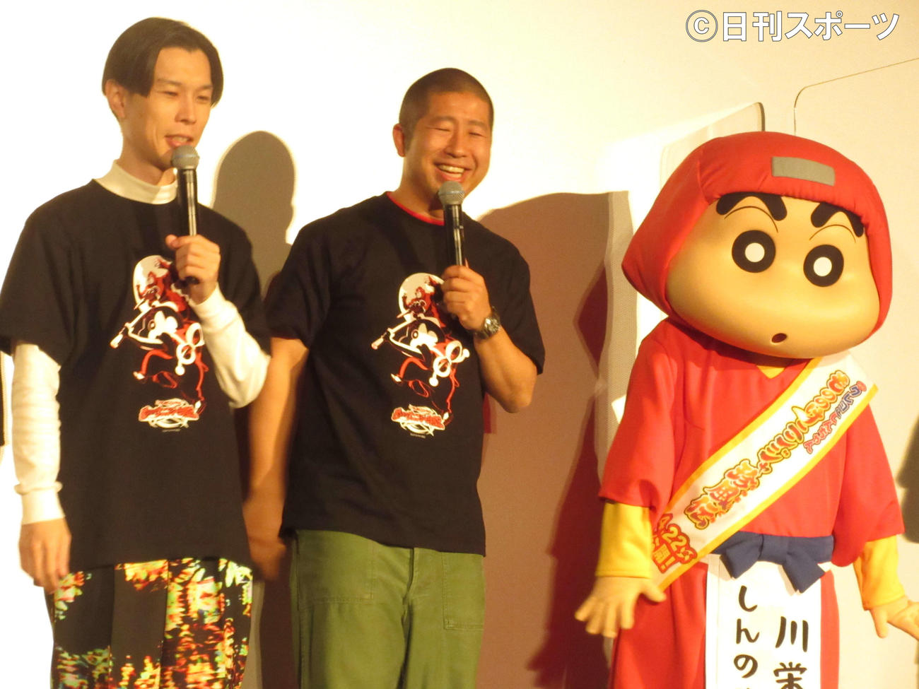 「映画クレヨンしんちゃん　もののけニンジャ珍風伝」大ヒット御礼舞台あいさつに出席したハライチ岩井勇気（左）と澤部佑（撮影・加藤理沙）