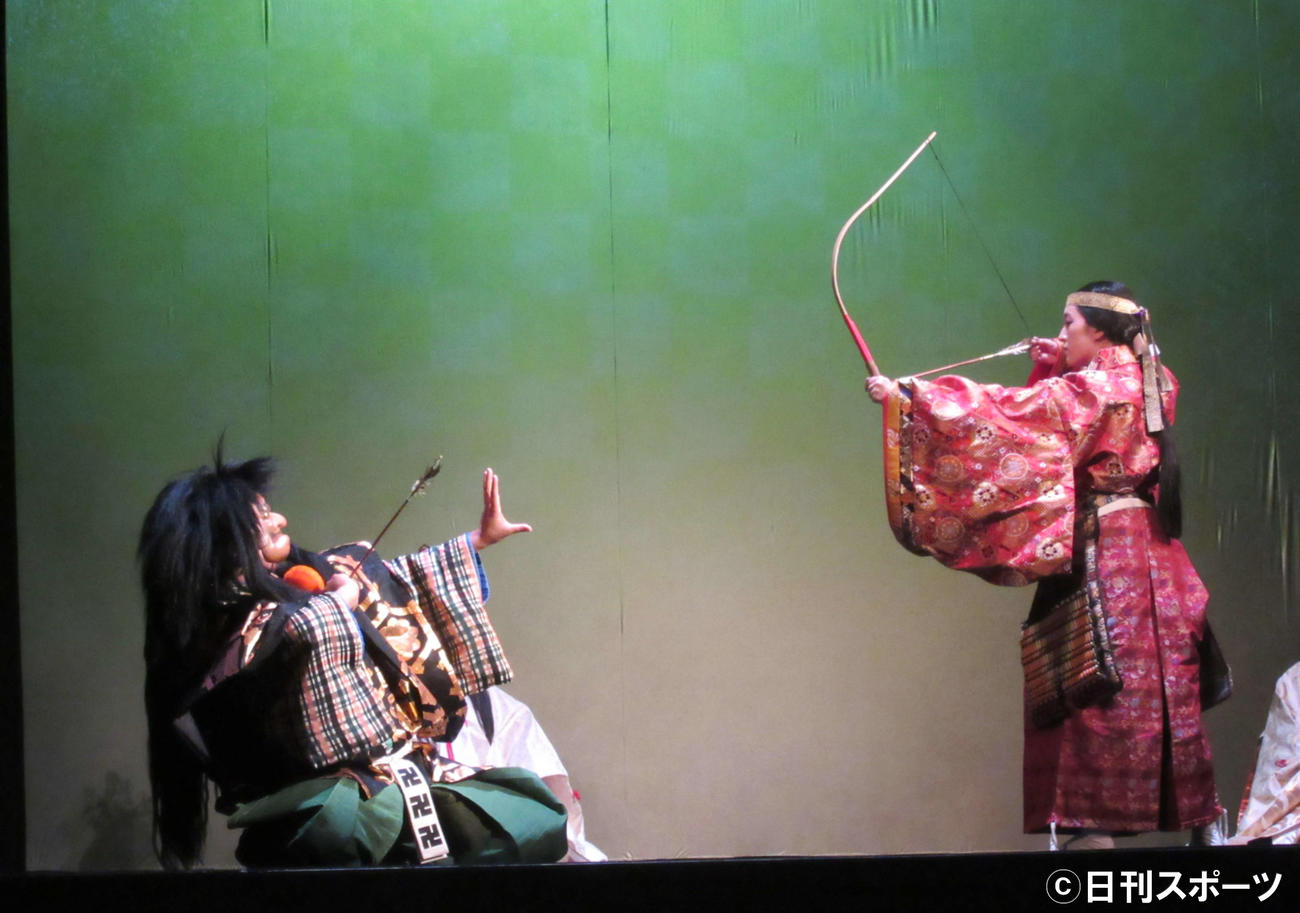 田島芽瑠武楽「神曲　修羅六道」舞台稽古を行った、田島芽瑠（右）（撮影・加藤理沙）