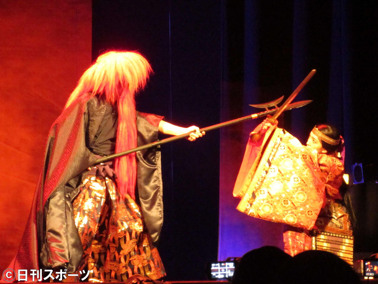 田島芽瑠武楽「神曲　修羅六道」舞台稽古を行った、田島芽瑠（右）（撮影・加藤理沙）