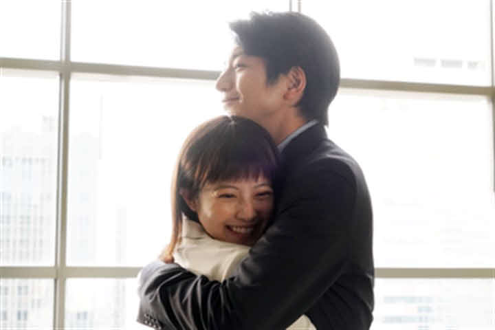 日本テレビ系「悪女（わる）～働くのがカッコ悪いなんて誰が言った？～」第4話の1シーン