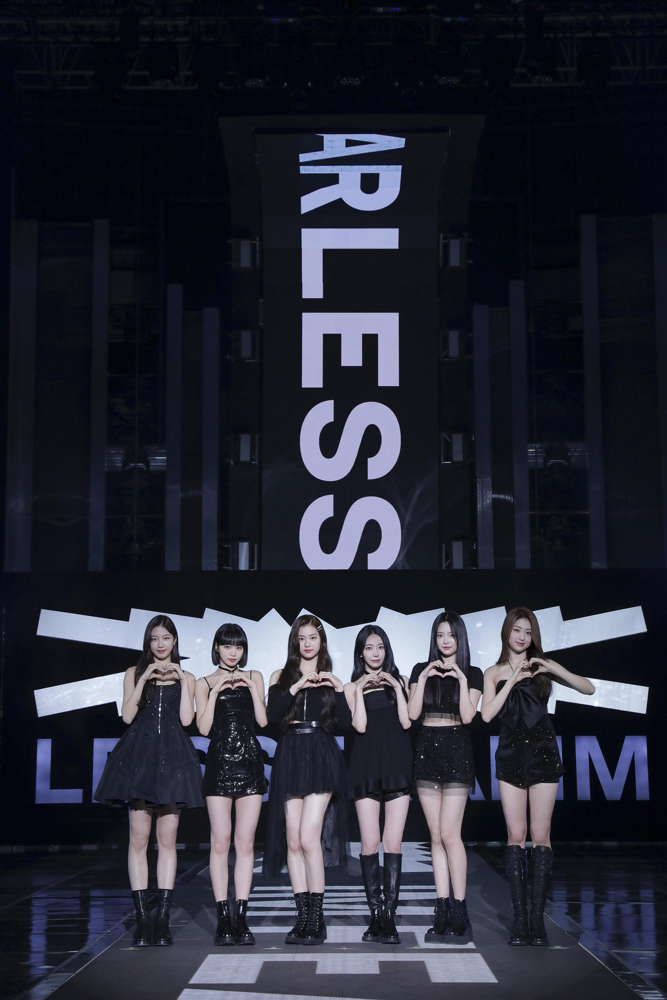「LE SSERAFIM」。左からKAZUHA、KIM CHAEWON、KIM GARAM、SAKURA、HONG EUNCHAE、HUH YUNJIN（提供／出典：SOURCE MUSIC）