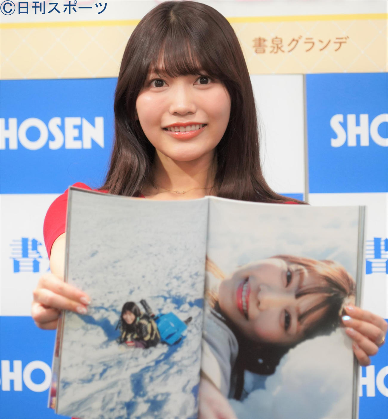 2冊目の写真集「in the seasons」（光文社）の発売記念イベントを行ったアイドルグループまねきケチャの松下玲緒菜（撮影・佐藤成）
