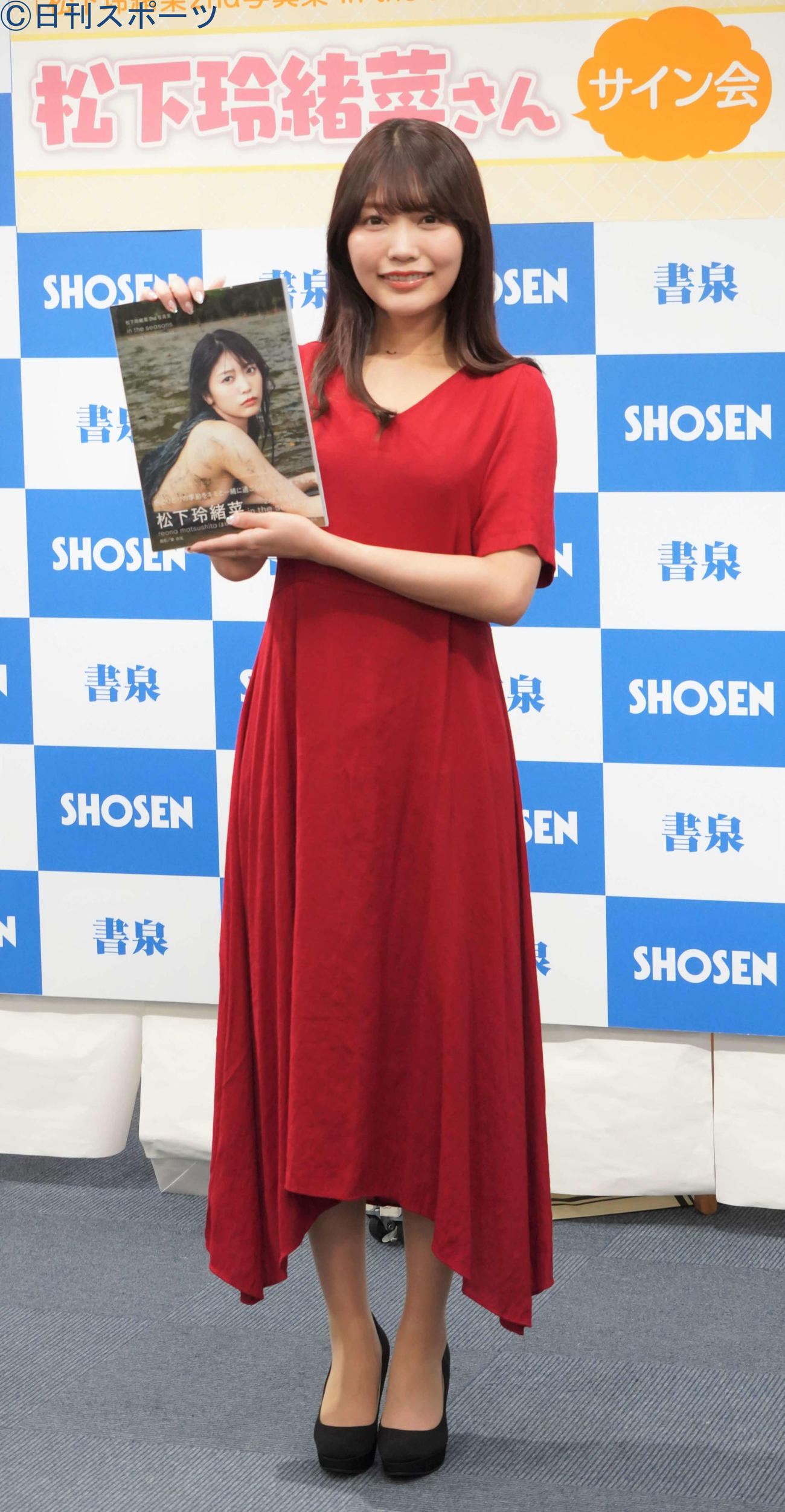 2冊目の写真集「in the seasons」（光文社）の発売記念イベントを行ったアイドルグループまねきケチャの松下玲緒菜（撮影・佐藤成）