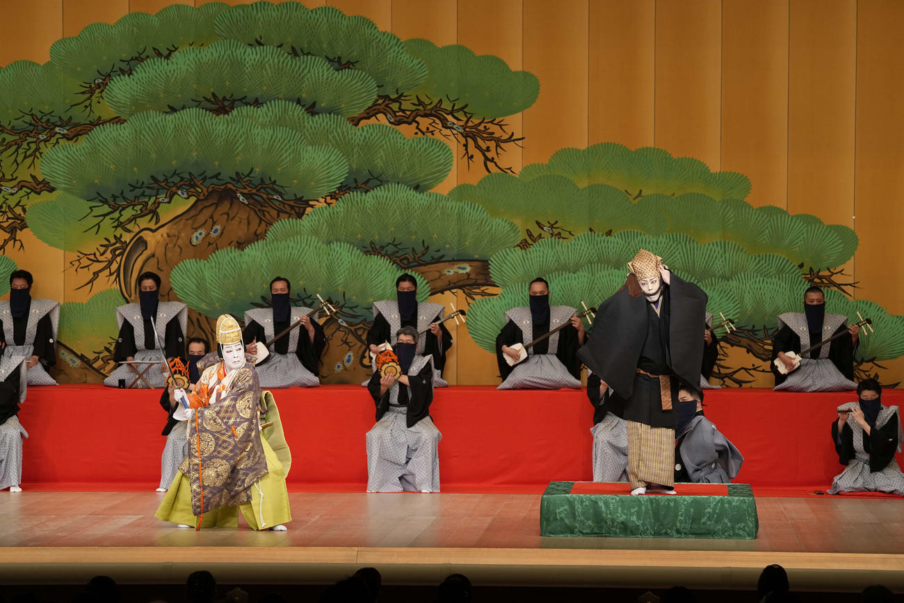 「團菊祭五月大歌舞伎」の第2部「土蜘」に出演する尾上菊五郎（左）、尾上菊之助（松竹提供）