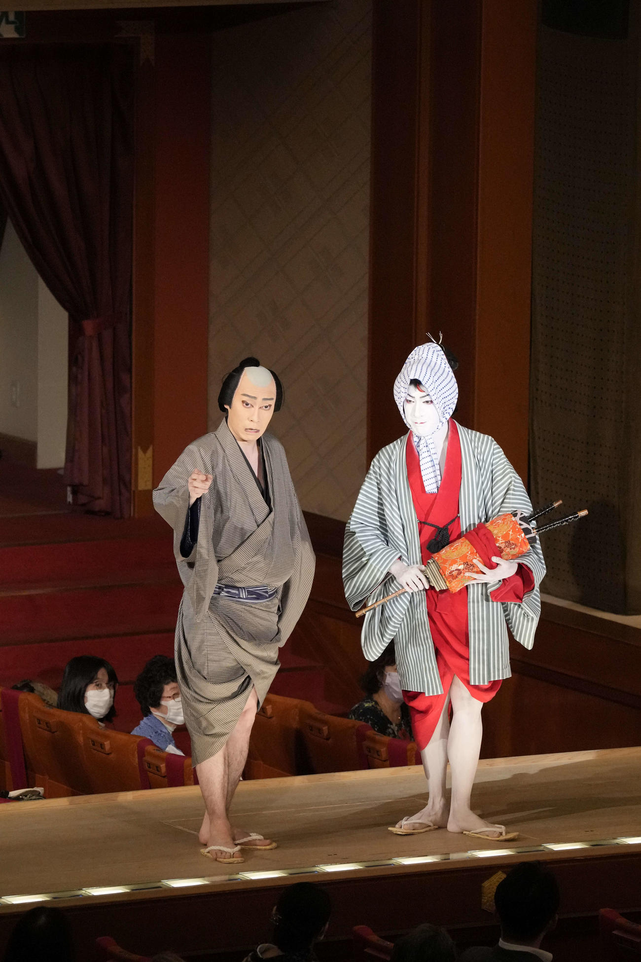 「團菊祭五月大歌舞伎」の第3部「弁天娘女男白浪」に出演した坂東巳之助（左）、尾上右近（松竹提供）