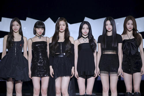 「LE SSERAFIM」。左からKAZUHA、KIM CHAEWON、KIM GARAM、SAKURA、HONG EUNCHAE、HUH YUNJIN（提供／出典：SOURCE MUSIC）