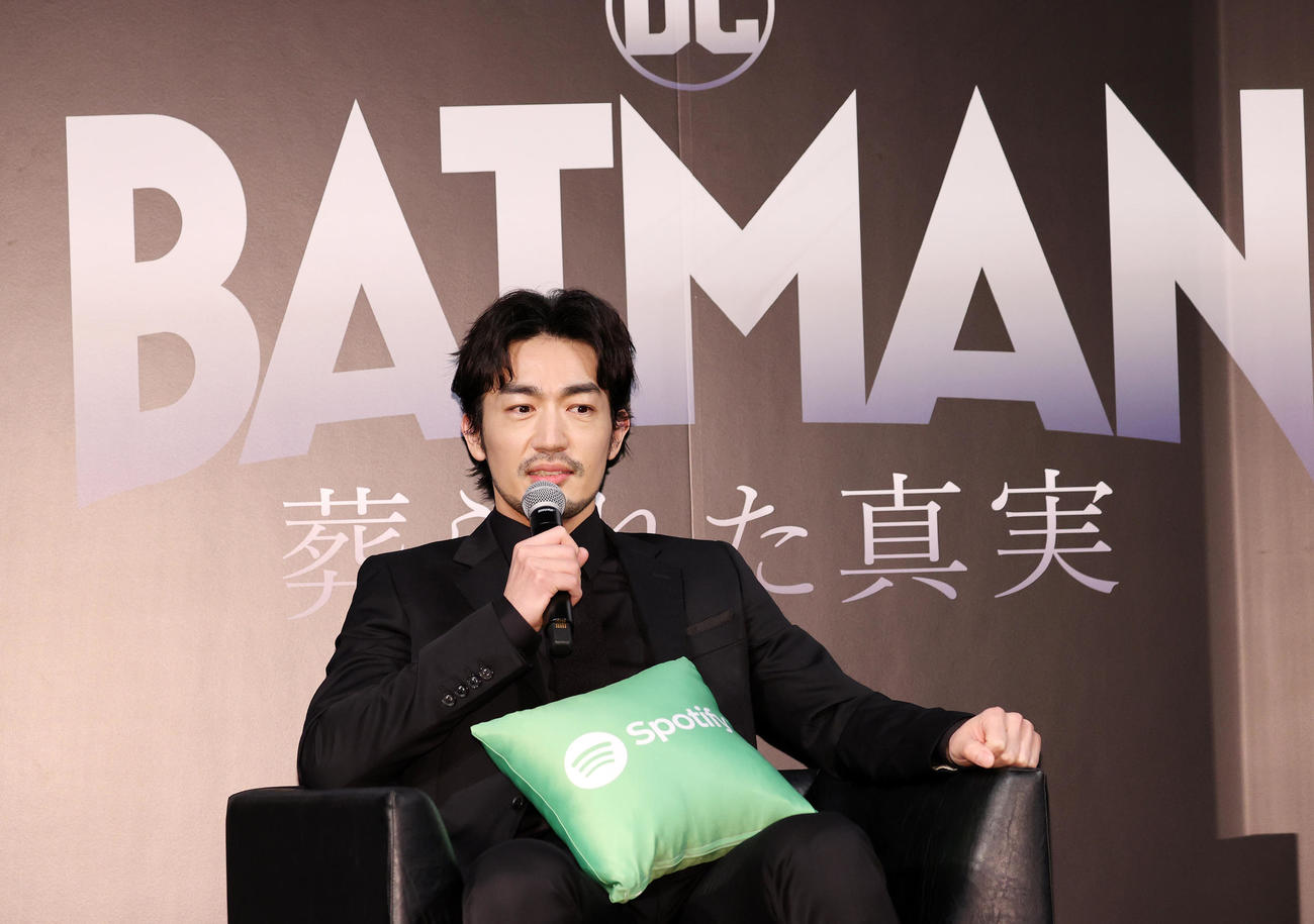 「BATMAN　葬られた真実」公開記念プレミアイベントでトークする大谷亮平（撮影・鈴木正人）