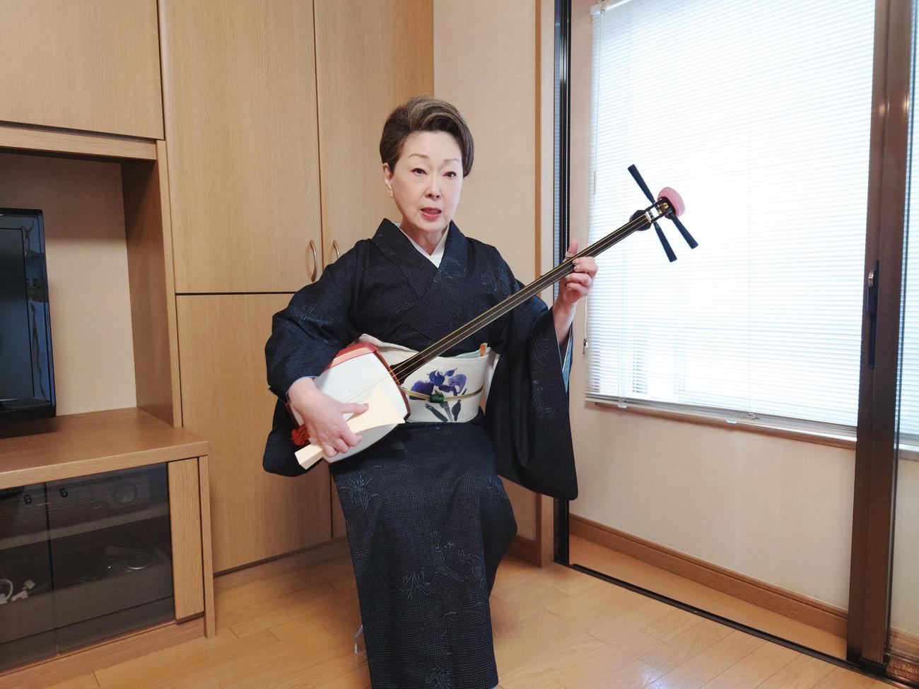 12日のライブで三味線を披露する由紀さおり