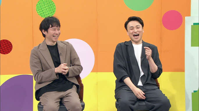 千葉テレビ「白黒アンジャッシュ」で大久保佳代子とトークするアンジャッシュ渡部建（左）と児嶋一哉（C）チバテレ