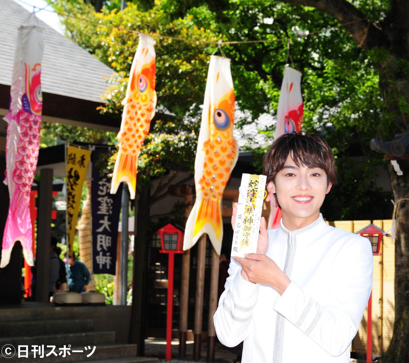 新曲「雪月花」のヒット祈願を行った辰巳ゆうと