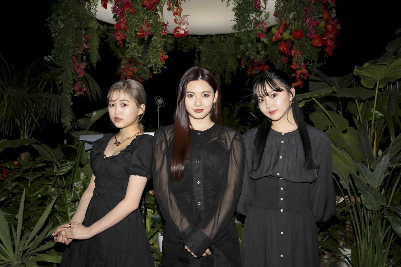 MISIAのカバー曲「つつみ込むように…」の新ミュージックビデオを公開するiScream。左からYUNA、RUI、HINATA