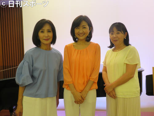 朗読ユニットKIREIの3人。左から松坂貴久子、寺田理恵子、中村悦子