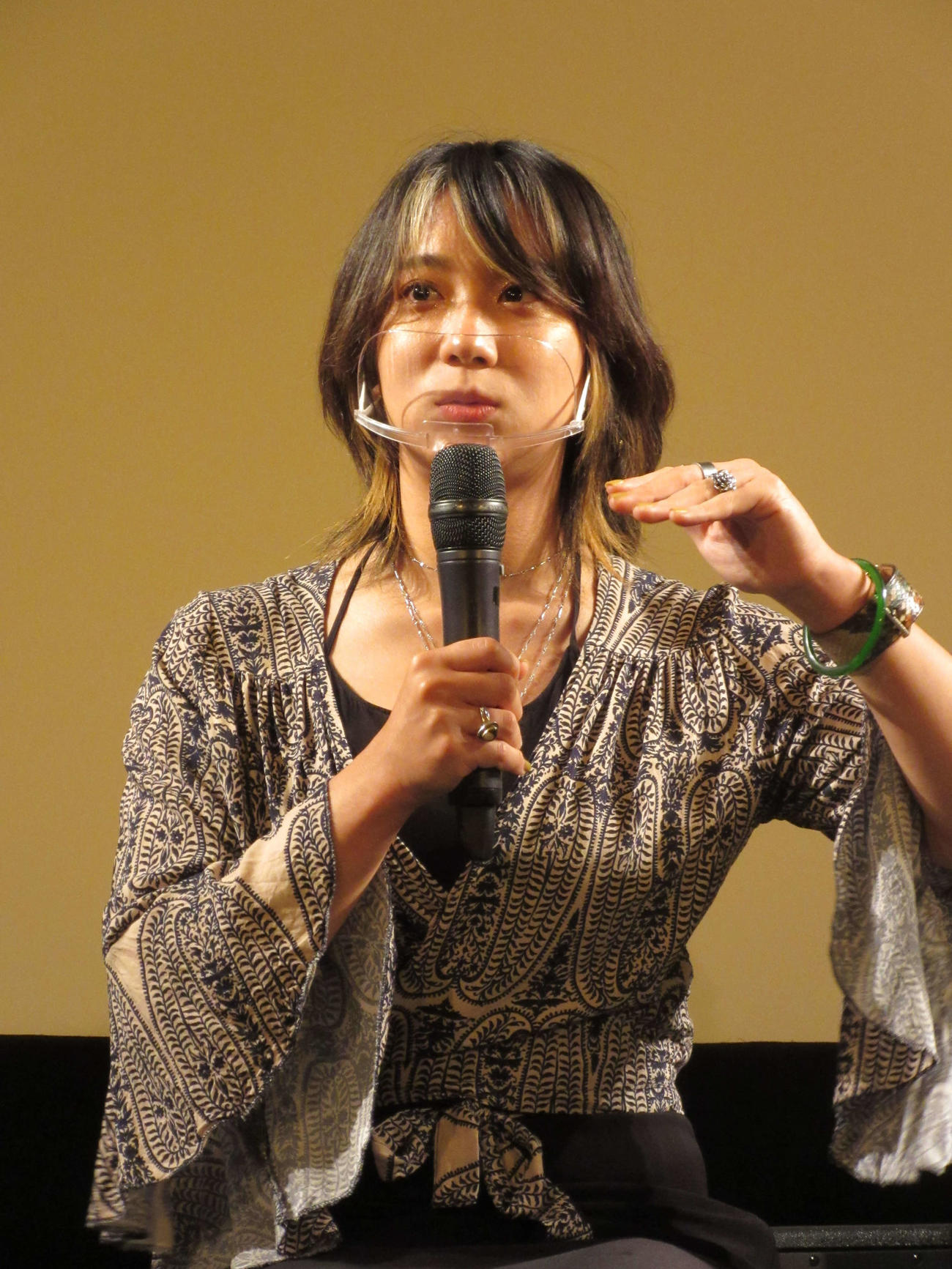 映画「生きててよかった」上映イベントでクロストークする伊澤彩織（撮影・加藤理沙）
