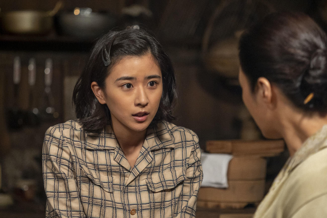 朝ドラ「ちむどんどん」より。母・比嘉優子と話す暢子（黒島結菜）（C）NHK