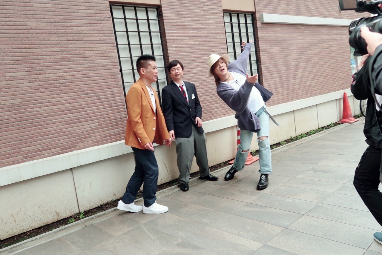 BS日テレ「京さま慎ちゃんの令和も飛ばすぜ！～伝説の都バス旅復活！？」に出演する京本政樹（右）河本準一（中）柳沢慎吾