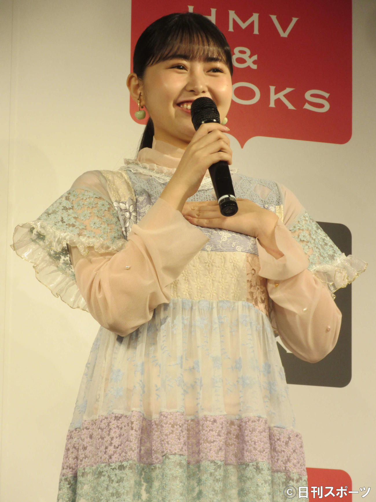 「頓知気さきな　CONCEPT～Collaboration Photo Book」発売記念イベントに出席した頓知気さきな（撮影・加藤理沙）