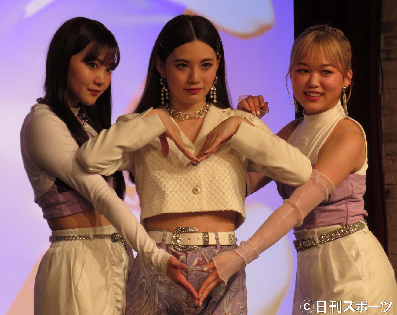 iScream。左からHINATA、RUI、YUNA（2022年4月撮影）