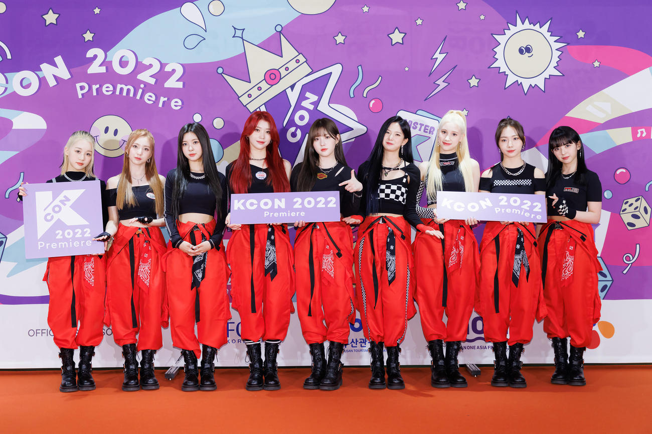 「KCON 2022 Premiere」に出演した、Kep1er。左からヒカル、イェソ、ダヨン、シャオティン、チェヒョン、ユジン、ヒュニンバヒエ、ヨンウン、マシロ（C）CJ ENM Co．，　Ltd，　All Rights Reserved