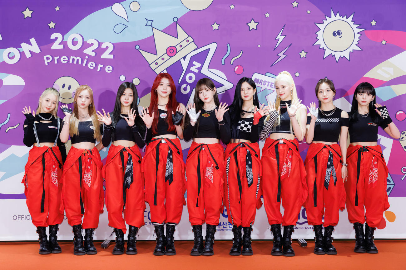 「KCON 2022 Premiere」に出演した、Kep1er。左からヒカル、イェソ、ダヨン、シャオティン、チェヒョン、ユジン、ヒュニンバヒエ、ヨンウン、マシロ（C）CJ ENM Co．，　Ltd，　All Rights Reserved