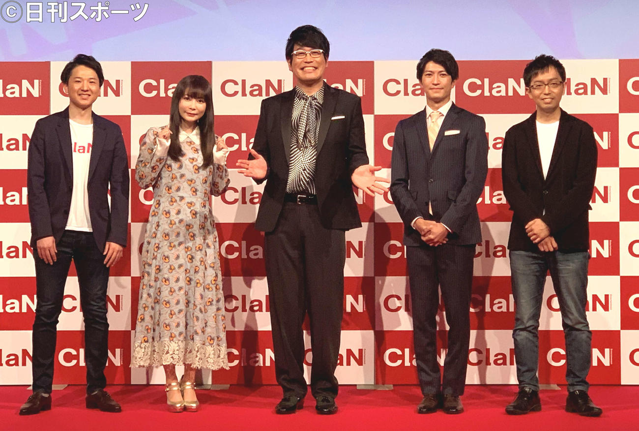 「ClaN Entertainment」の新プロジェクト発表会見に出席した、左から大井基行社長、中川翔子、古坂大魔王、日本テレビ伊藤遼アナウンサー、DMM．comの古波鮫大己オンラインイベント事業部長（撮影・松尾幸之介）
