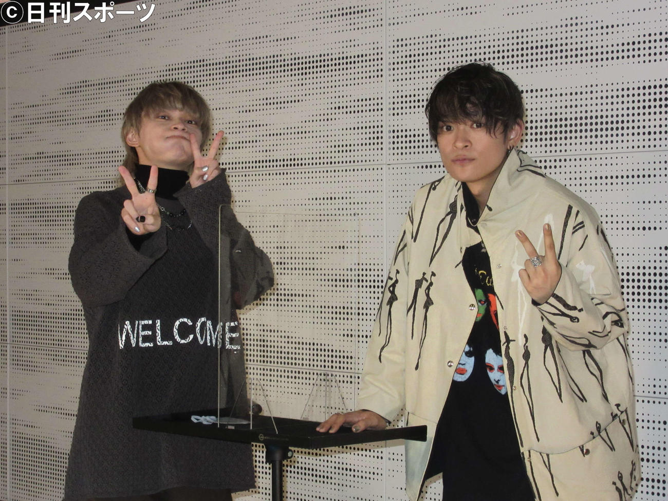 J－WAVE新ラジオ番組「DIVE TO THE NEW WORLD」の公開収録イベントを行ったSKY－HI（左）とTHE ORAL CIGARETTESの山中拓也（撮影・加藤理沙）