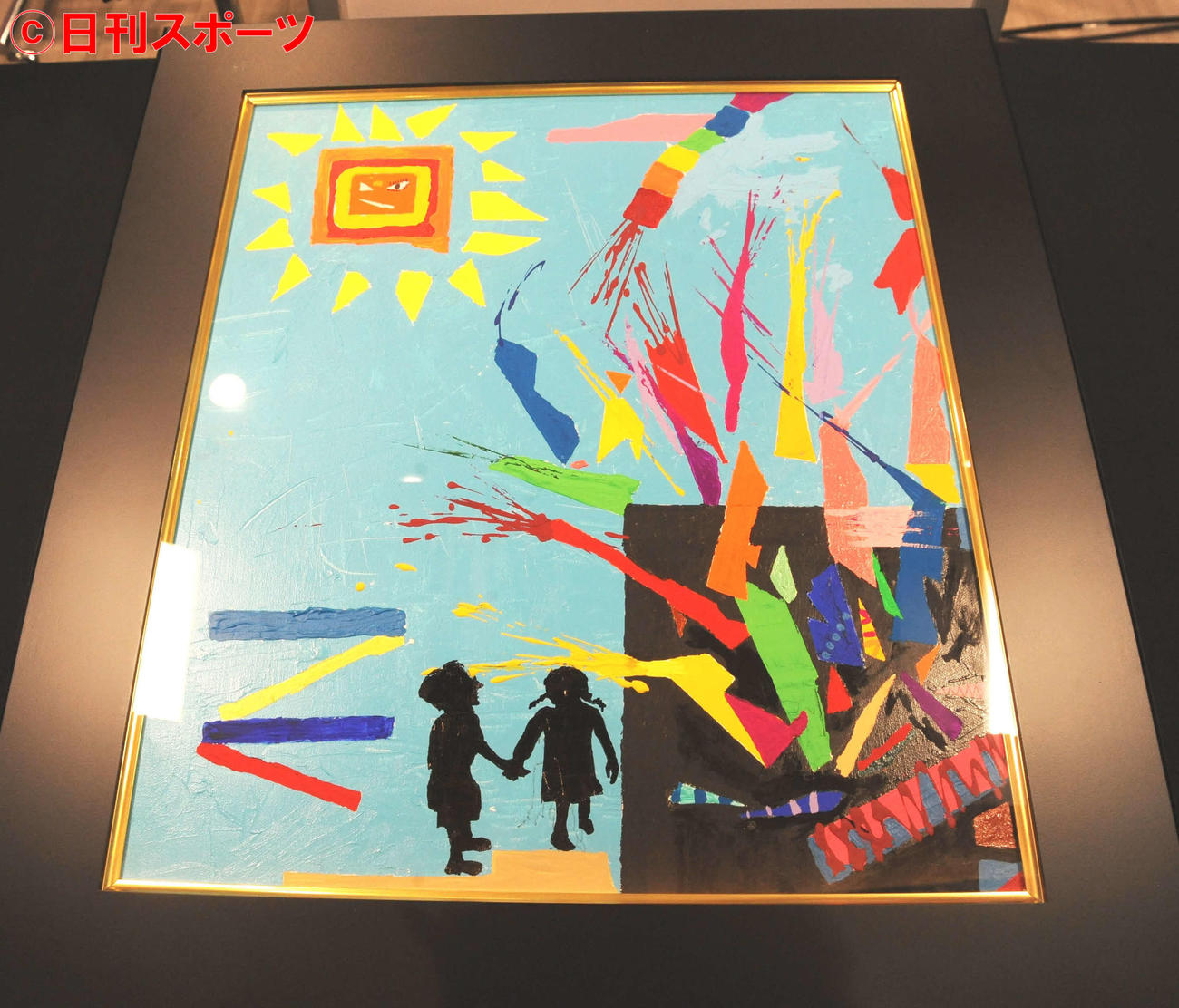 とろサーモン久保田和靖の初個展「なぐりがき」で販売している100万円の絵画「解放の終戦」（撮影・松尾幸之介）