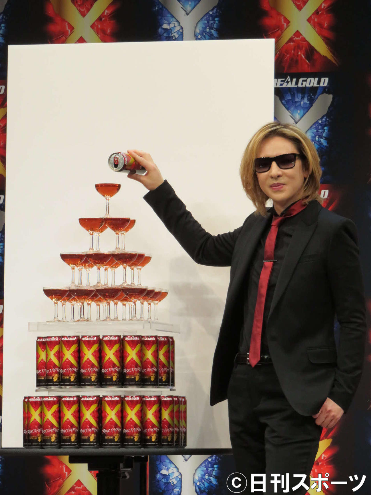 日本コカ・コーラの新商品会見に出席したYOSHIKI