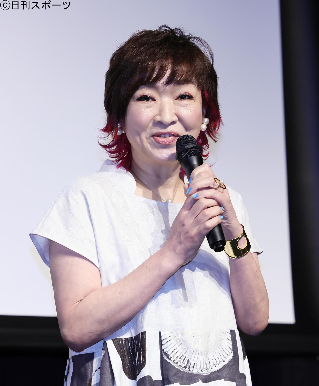 故瀬戸内寂聴さんのものまねを披露する清水ミチコ（撮影・足立雅史）