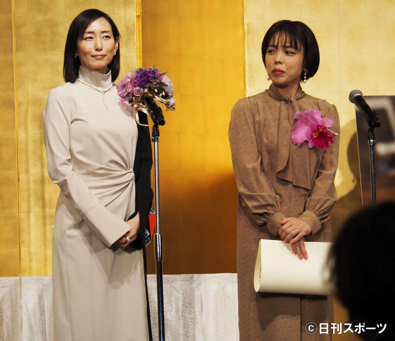 「第30回橋田賞」授賞式に出席した木村多江（左）と安藤玉恵（撮影・遠藤尚子）