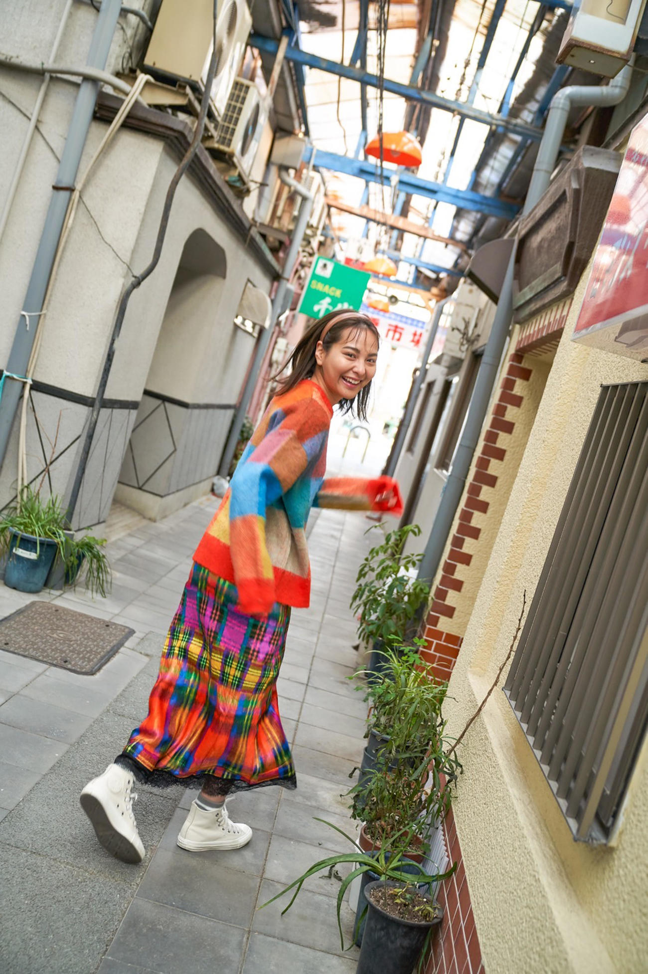 山口厚子ファースト写真集より。故郷の八女市の飲食店や観光スポットでも撮影した（金山拓未氏撮影）